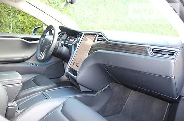 Лифтбек Tesla Model S 2016 в Киеве