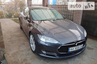 Лифтбек Tesla Model S 2015 в Киеве