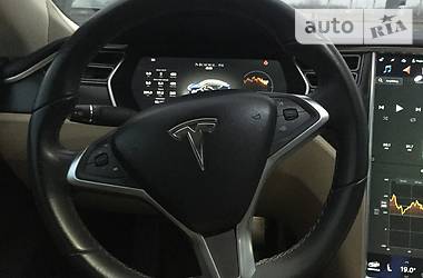 Седан Tesla Model S 2014 в Львове