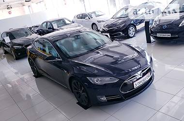 Лифтбек Tesla Model S 2014 в Киеве