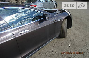 Лифтбек Tesla Model S 2013 в 