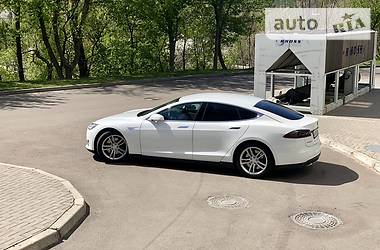 Ліфтбек Tesla Model S 2015 в Києві