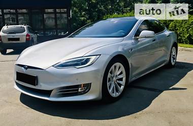 Лифтбек Tesla Model S 2017 в Днепре