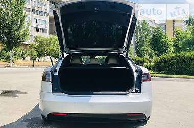 Лифтбек Tesla Model S 2017 в Днепре