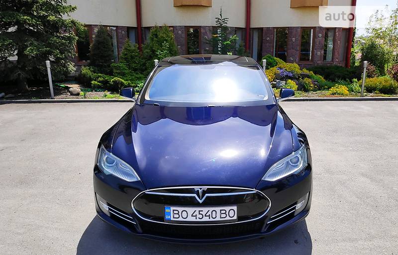 Седан Tesla Model S 2013 в Тернополе