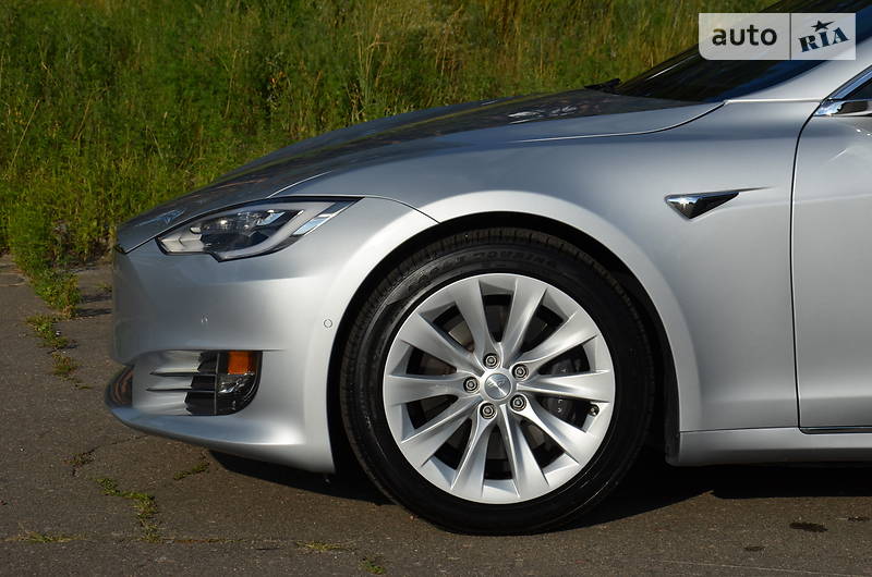 Седан Tesla Model S 2018 в Києві