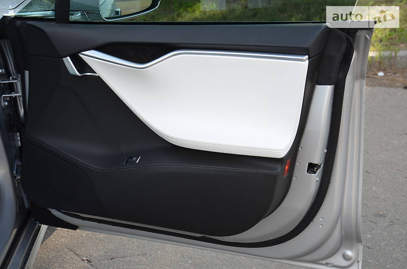 Седан Tesla Model S 2018 в Києві