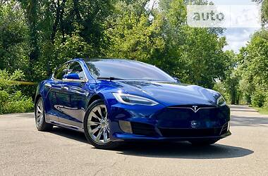 Лифтбек Tesla Model S 2017 в Киеве