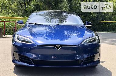 Лифтбек Tesla Model S 2017 в Киеве