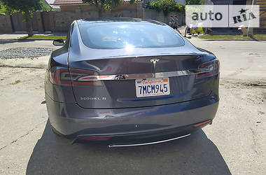 Хэтчбек Tesla Model S 2015 в 