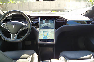 Хэтчбек Tesla Model S 2015 в 