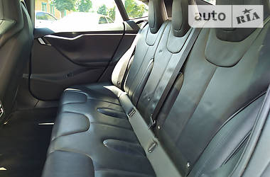 Хэтчбек Tesla Model S 2015 в 