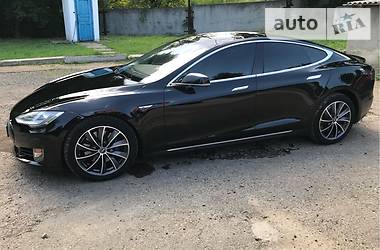 Седан Tesla Model S 2016 в Черновцах