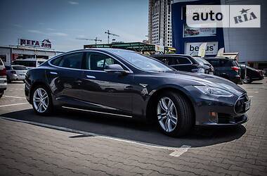 Хэтчбек Tesla Model S 2016 в Одессе