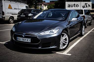 Хэтчбек Tesla Model S 2016 в Одессе