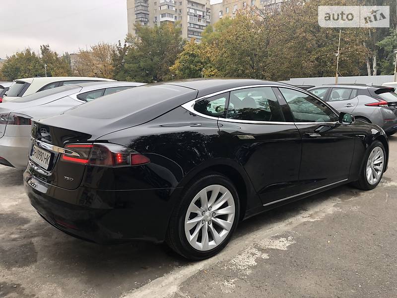 Седан Tesla Model S 2018 в Одесі