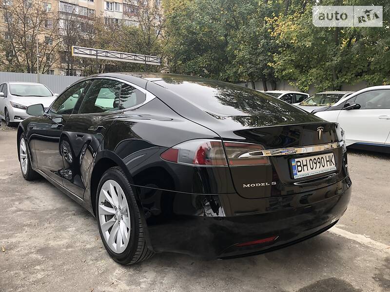 Седан Tesla Model S 2018 в Одесі