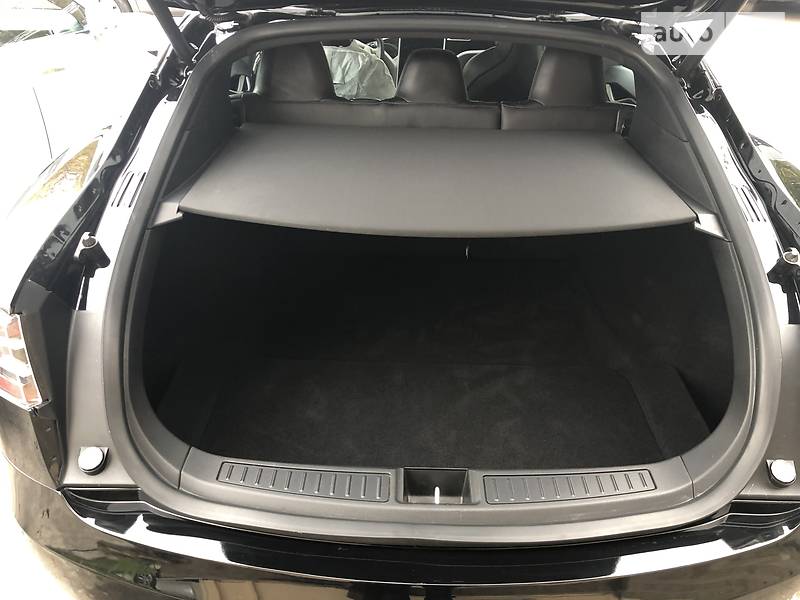 Седан Tesla Model S 2018 в Одесі