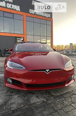 Лифтбек Tesla Model S 2017 в Львове