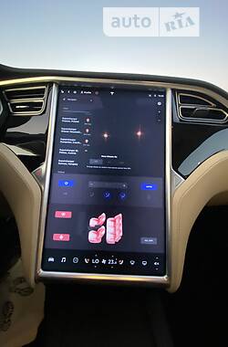 Лифтбек Tesla Model S 2017 в Львове