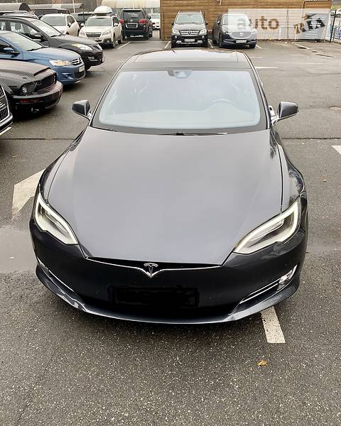 Хэтчбек Tesla Model S 2016 в Киеве