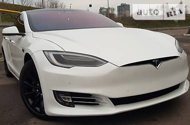 Седан Tesla Model S 2017 в 