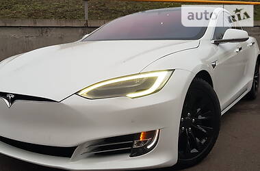 Седан Tesla Model S 2017 в Кривому Розі