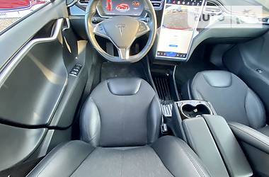 Седан Tesla Model S 2015 в 