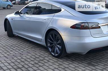 Седан Tesla Model S 2016 в 