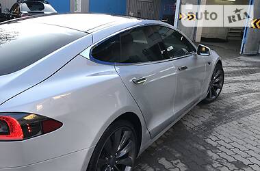 Седан Tesla Model S 2016 в 