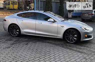 Седан Tesla Model S 2016 в 