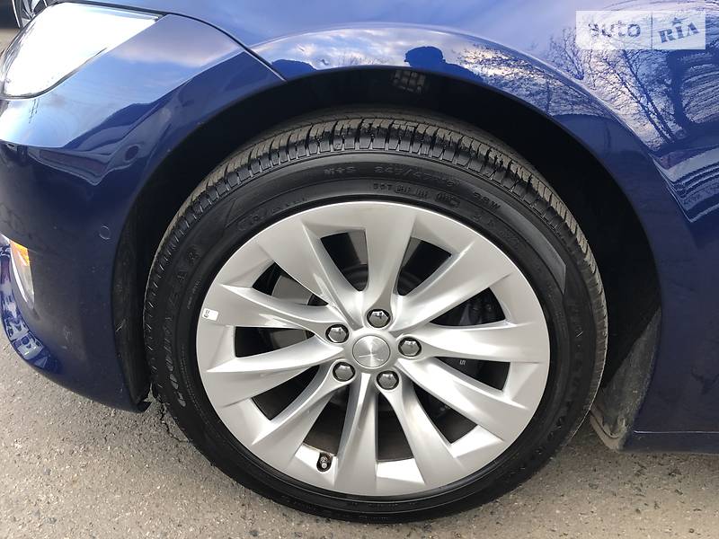 Седан Tesla Model S 2018 в Одессе