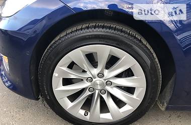 Седан Tesla Model S 2018 в 