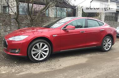 Ліфтбек Tesla Model S 2014 в Кременчуці
