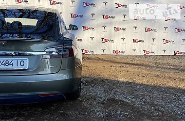 Ліфтбек Tesla Model S 2015 в Києві