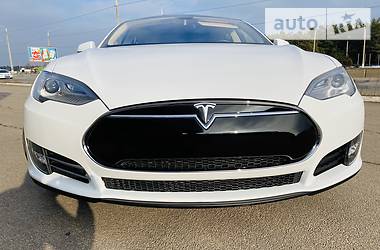 Седан Tesla Model S 2014 в Дніпрі