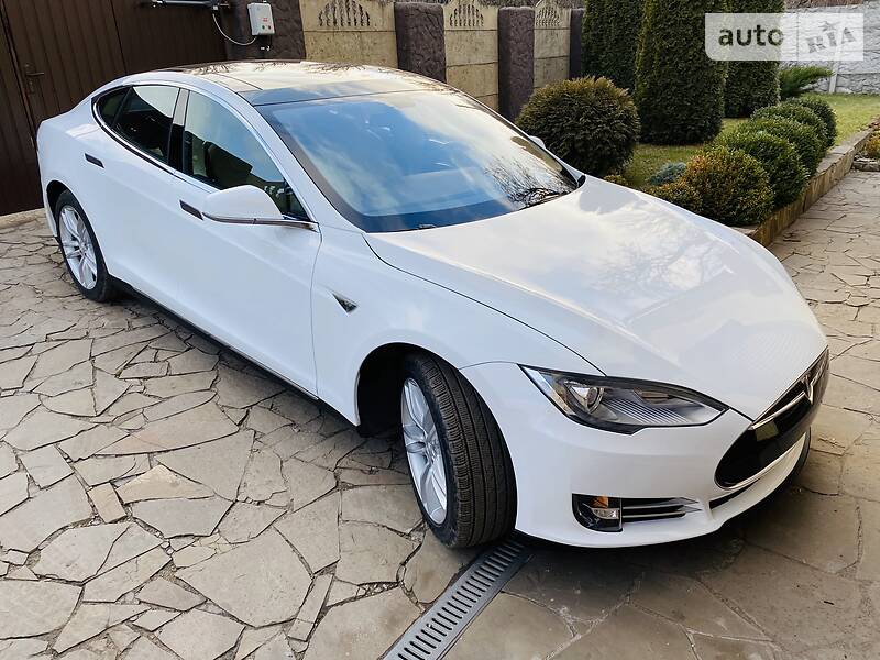 Седан Tesla Model S 2014 в Дніпрі