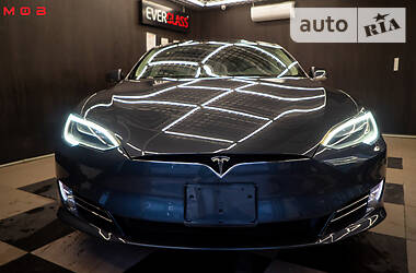 Седан Tesla Model S 2016 в 