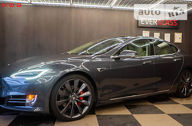 Седан Tesla Model S 2016 в 