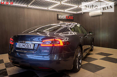 Седан Tesla Model S 2016 в 