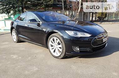 Седан Tesla Model S 2016 в Тернополе