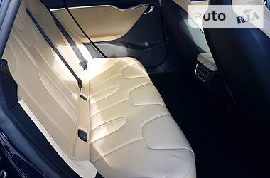 Лифтбек Tesla Model S 2014 в 