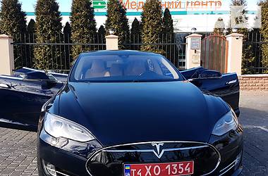 Лифтбек Tesla Model S 2014 в 