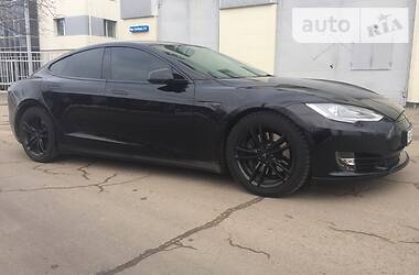 Хетчбек Tesla Model S 2015 в 