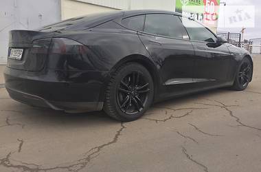 Хетчбек Tesla Model S 2015 в 
