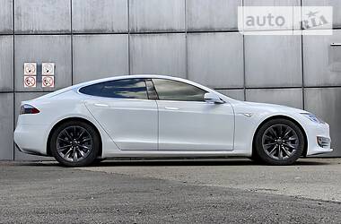 Лифтбек Tesla Model S 2016 в Киеве