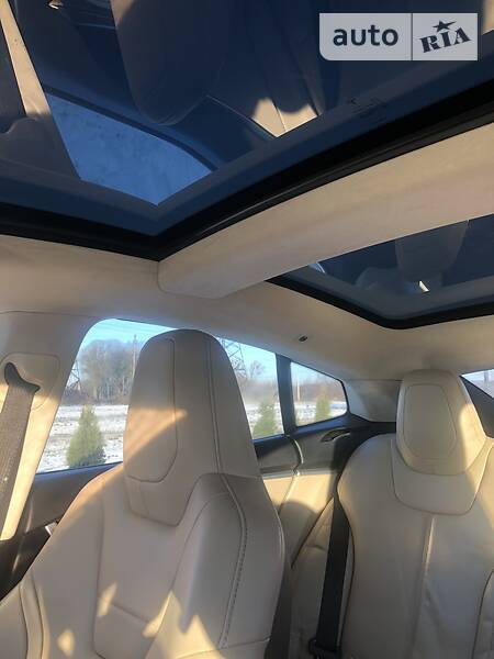 Ліфтбек Tesla Model S 2015 в Львові