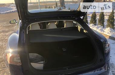 Лифтбек Tesla Model S 2015 в 