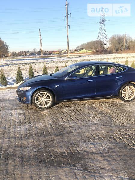 Ліфтбек Tesla Model S 2015 в Львові