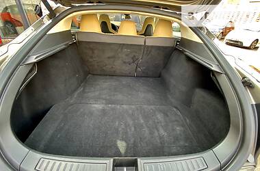 Седан Tesla Model S 2015 в 